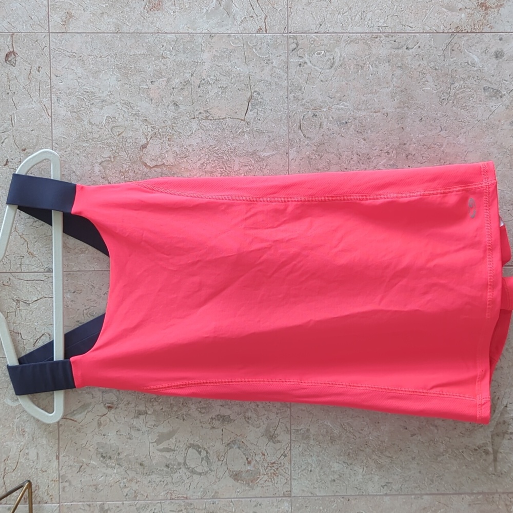 Coral/pink workout top